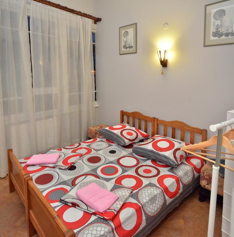 Griboedov Hostel & Suites Tbilisi Rom bilde